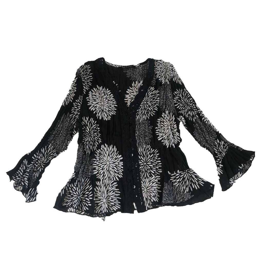 Violet & Claire Chrysanthemum Print Crinkle Gauze Bell Sleeve Blouse Large